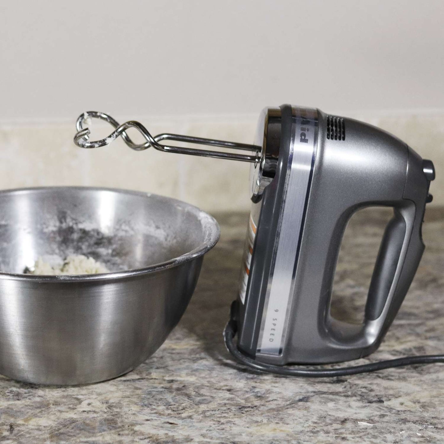 Best Hand Mixer Advice by Eleanor Mixmaster – Your Baking Expert