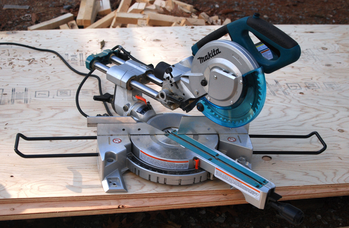 Best Miter Saw Advice by Carlos Saws – Your Construction and DIY Expert